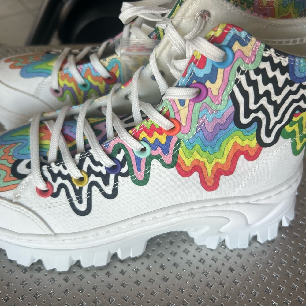 Colorful Wave Pattern Women's Sneakers